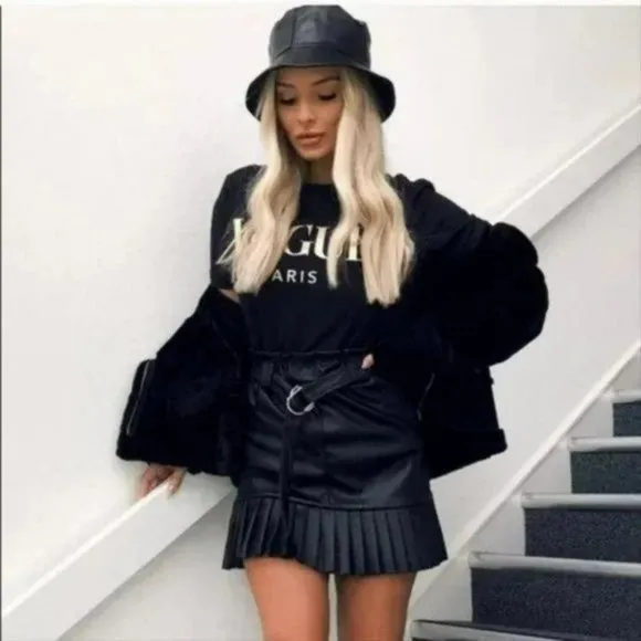 💥EFFORTLESSLY CHIC💥 Pleated Belted Leather Skirt in Black