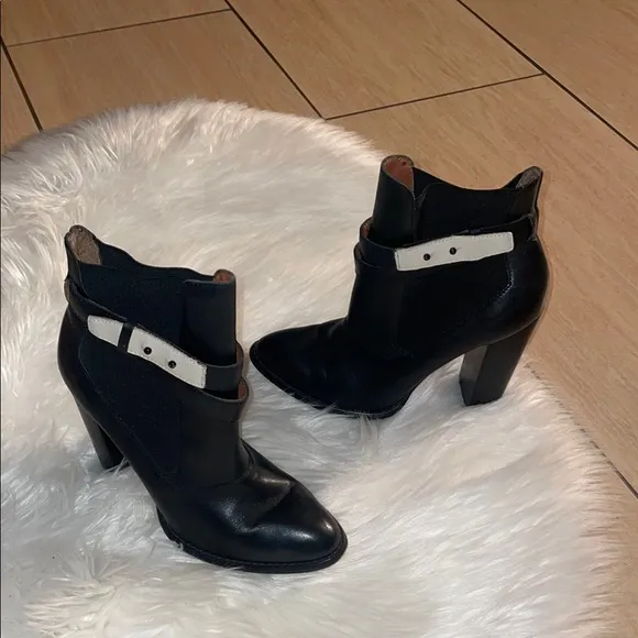 Elizabeth and James E-Solar Ankle Stylish Black Leather Boots