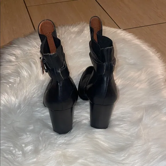 Elizabeth and James E-Solar Ankle Stylish Black Leather Boots