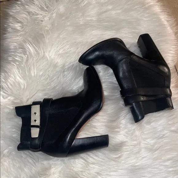 Elizabeth and James E-Solar Ankle Stylish Black Leather Boots