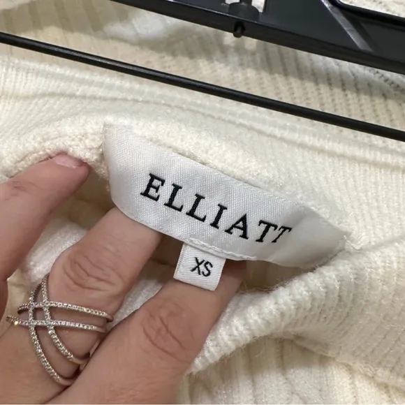 Elliatt Women’s S/XS Cream Cable Knit Sweater Skirt Set Turtleneck Ribbed Midi