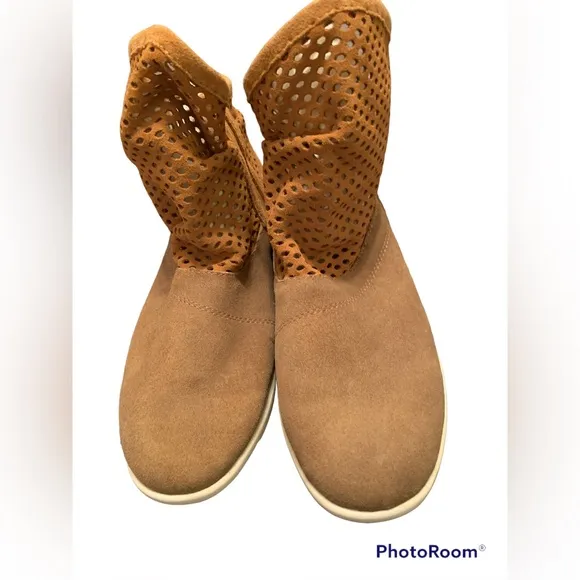 EMU Australia “Ever Natural” Numerals Fashion Boots, Size 8 , Tan Color