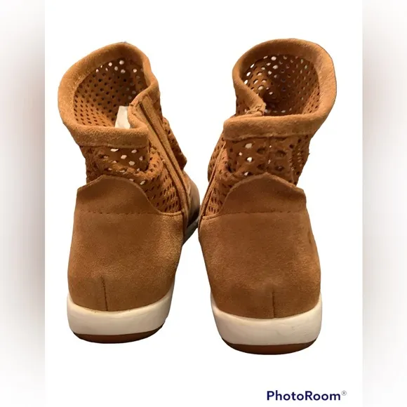 EMU Australia “Ever Natural” Numerals Fashion Boots, Size 8 , Tan Color