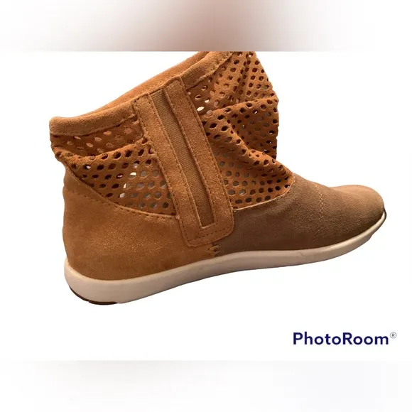 EMU Australia “Ever Natural” Numerals Fashion Boots, Size 8 , Tan Color