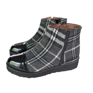 Eric Michael Gray Tartan Plaid Ankle Boots Patent Leather Cap Toe Side Zip, 6.5