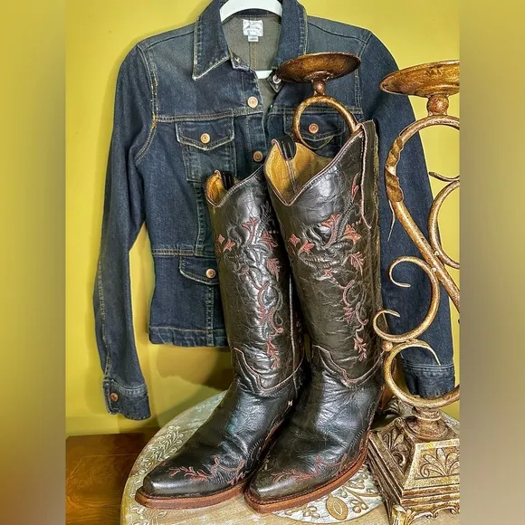 EUC Circle G Chic Western, Bohemian Cowgirl Boots in a beautiful brown. Size 7.5