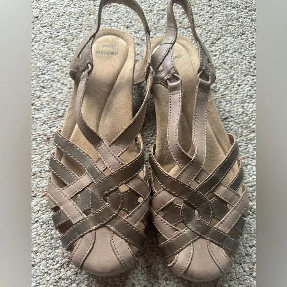 EUC Earth Origins - Nude &amp; Gold Strappy Sandals - Women’s Shoe 12M - Closed Toe