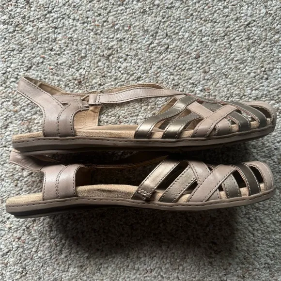 EUC Earth Origins - Nude &amp; Gold Strappy Sandals - Women’s Shoe 12M - Closed Toe