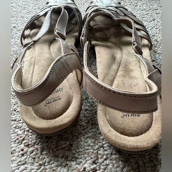 EUC Earth Origins - Nude &amp; Gold Strappy Sandals - Women’s Shoe 12M - Closed Toe