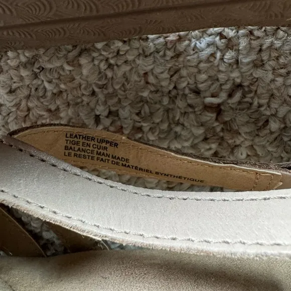 EUC Earth Origins - Nude &amp; Gold Strappy Sandals - Women’s Shoe 12M - Closed Toe