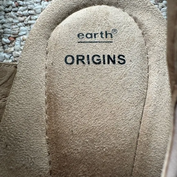 EUC Earth Origins - Nude &amp; Gold Strappy Sandals - Women’s Shoe 12M - Closed Toe