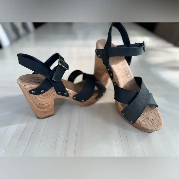 EUC - Kork-Ease Drew Black Leather Cross Banded Platform Sandals - Size 9