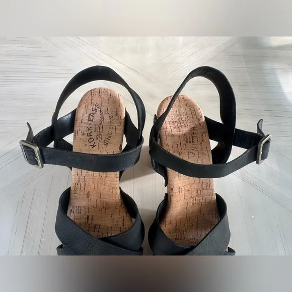 EUC - Kork-Ease Drew Black Leather Cross Banded Platform Sandals - Size 9