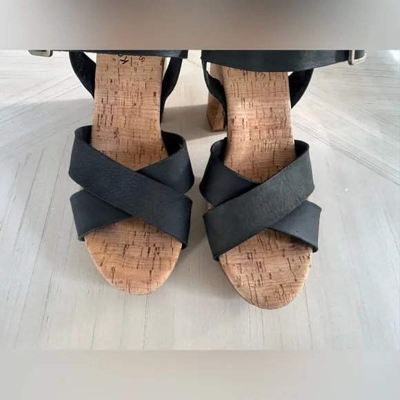 EUC - Kork-Ease Drew Black Leather Cross Banded Platform Sandals - Size 9