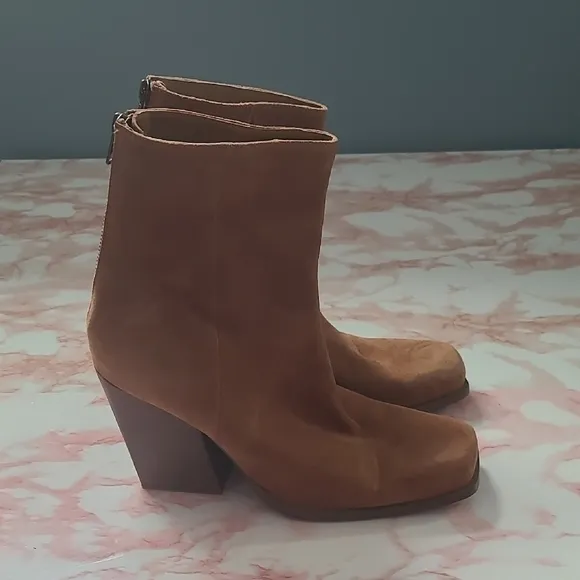 EUC Seychelles Everytime You Go Tan Suede Ankle Boots Sz 9.5M