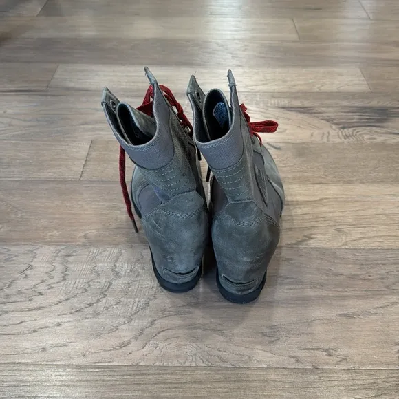EUC Sorel Lexie Wedge 1808531052 Womens Gray Leather Lace Up Boots Size 11