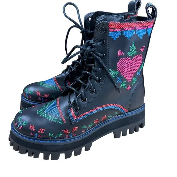 Farm Rio Black Mid Boots Heart Stitched Lace Up Women's Size 7.5 New Without Box