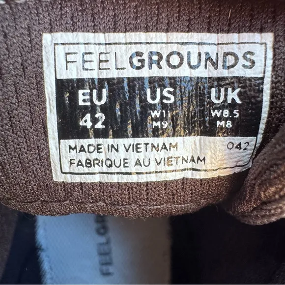 FeelGrounds Highrise Knit Barefoot Shoe in Gum Graphite Size EU 42