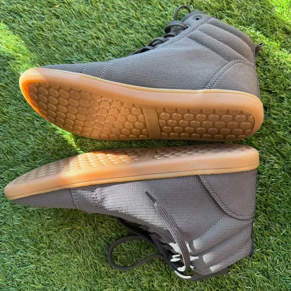 FeelGrounds Highrise Knit Barefoot Shoe in Gum Graphite Size EU 42