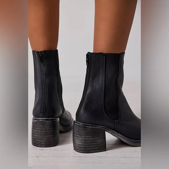 Free People Black Leather Essential Chelsea Heeled Boots Shoes 9.5/39.5