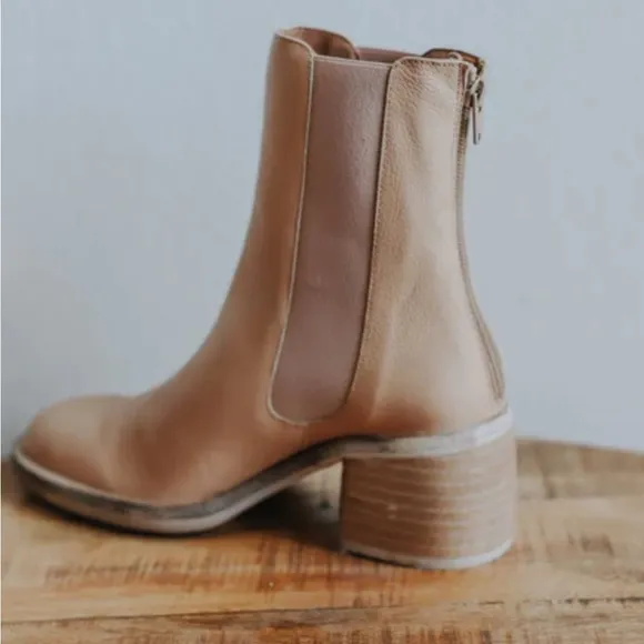 Free people essential Chelsea boot in Sandy beige 36