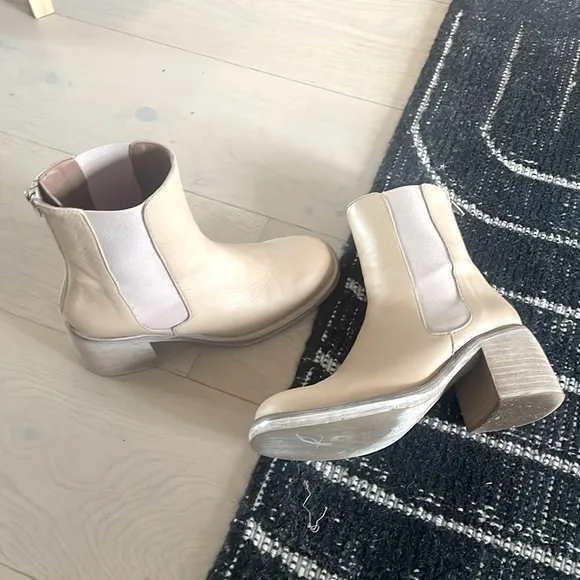 Free people essential Chelsea boot in Sandy beige 36