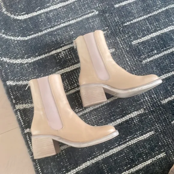 Free people essential Chelsea boot in Sandy beige 36