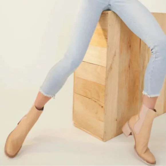Free people essential Chelsea boot in Sandy beige 36