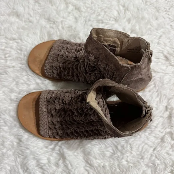 Free People Island Cruiser Woven Taupe Sandals Size 6