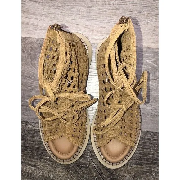 Free People‎ Luca Lace Up Sandals Women's 7 Woven Suede Tan Gladiator NIB