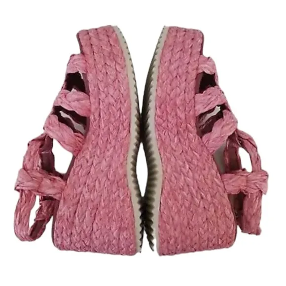 Free People NWOT raspberry raffia rendezvous platforms