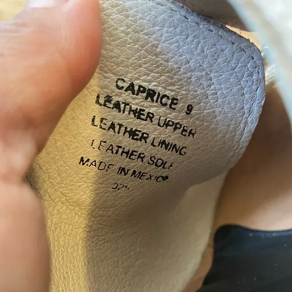 FREEBIRD By Steven Slip On Shoes Distressed Cream Leather Size 9