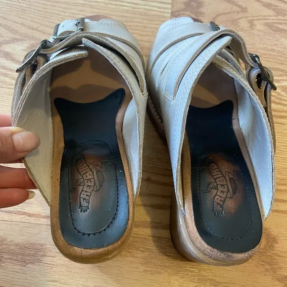 FREEBIRD By Steven Slip On Shoes Distressed Cream Leather Size 9