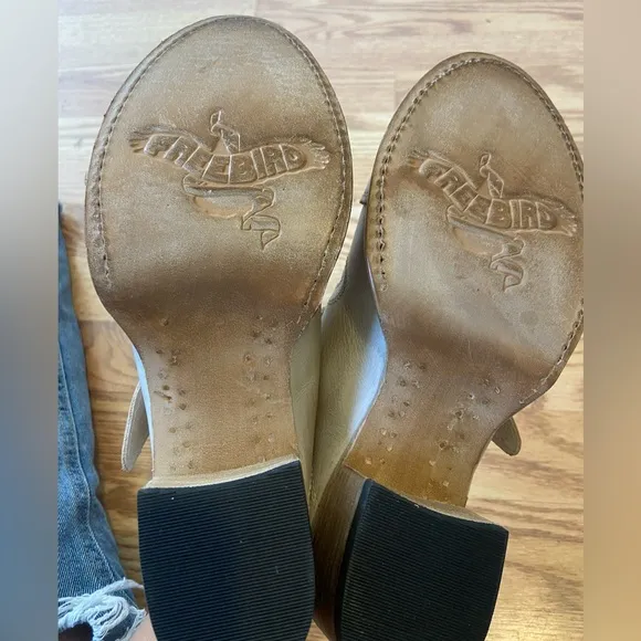 FREEBIRD By Steven Slip On Shoes Distressed Cream Leather Size 9