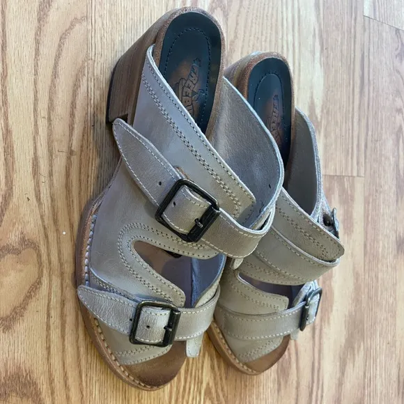 FREEBIRD By Steven Slip On Shoes Distressed Cream Leather Size 9
