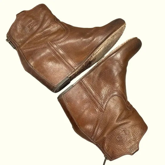 Frye Carson Leather Hidden Wedge Cognac Ankle Booties Size 7