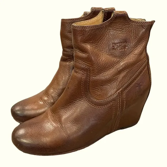 Frye Carson Leather Hidden Wedge Cognac Ankle Booties Size 7