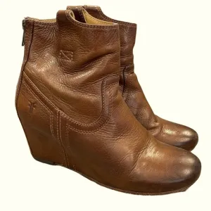 Frye Carson Leather Hidden Wedge Cognac Ankle Booties Size 7