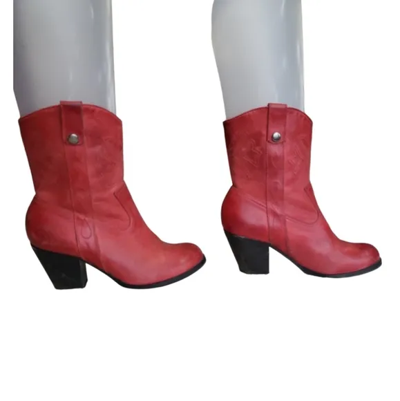 GB Gianni Bini Red Leather Upper Made in Brazil Women's Boots Size 6.5 M.