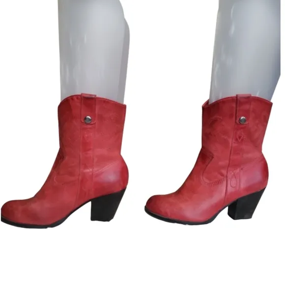 GB Gianni Bini Red Leather Upper Made in Brazil Women's Boots Size 6.5 M.