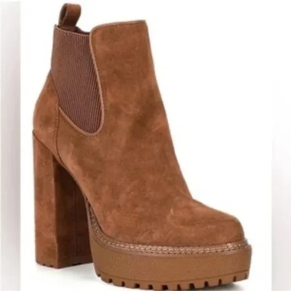 Gianni Bini Raanta Suede Lug SolePlatform Booties Size 8. Western chic