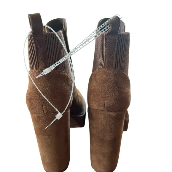 Gianni Bini Raanta Suede Lug SolePlatform Booties Size 8. Western chic