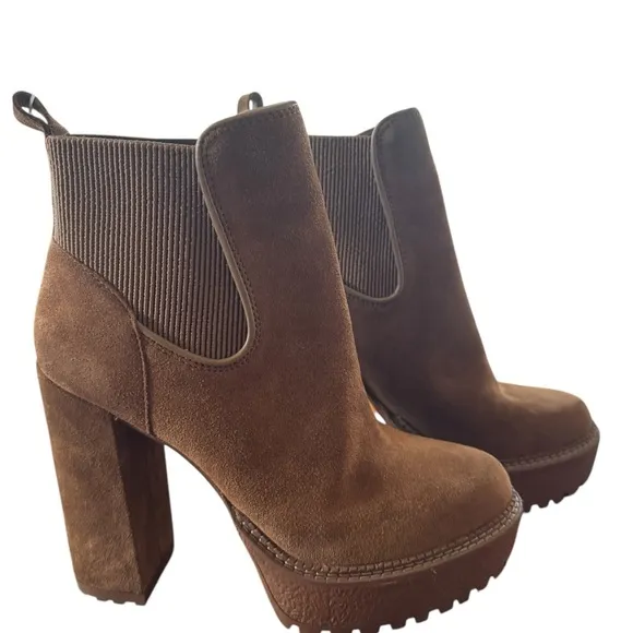 Gianni Bini Raanta Suede Lug SolePlatform Booties Size 8. Western chic