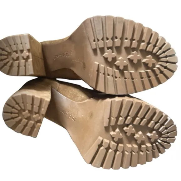 Gianni Bini Raanta Suede Lug SolePlatform Booties Size 8. Western chic