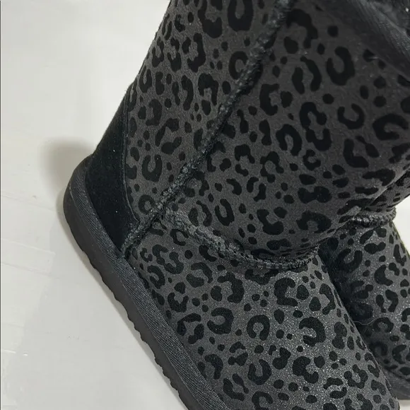 Girls Black Leopard Print Boots used once size 13 Girls GUC