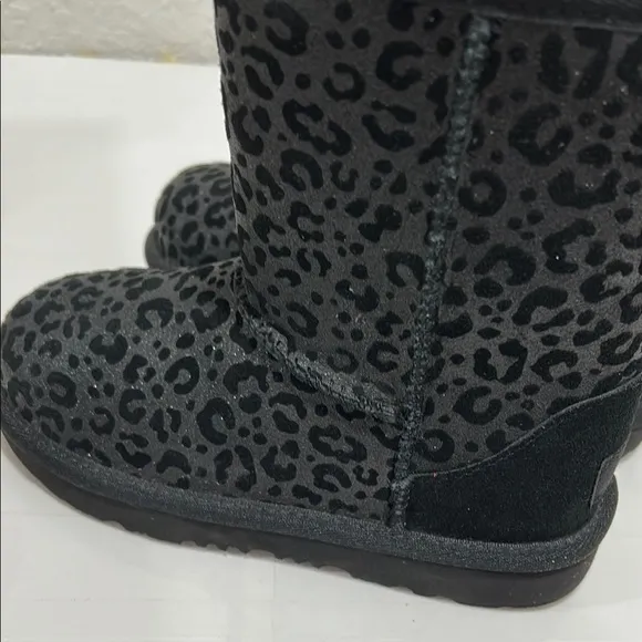 Girls Black Leopard Print Boots used once size 13 Girls GUC