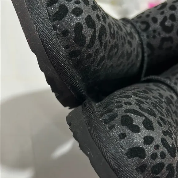 Girls Black Leopard Print Boots used once size 13 Girls GUC
