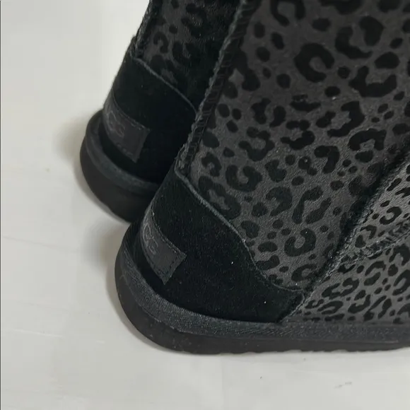 Girls Black Leopard Print Boots used once size 13 Girls GUC