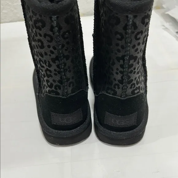 Girls Black Leopard Print Boots used once size 13 Girls GUC