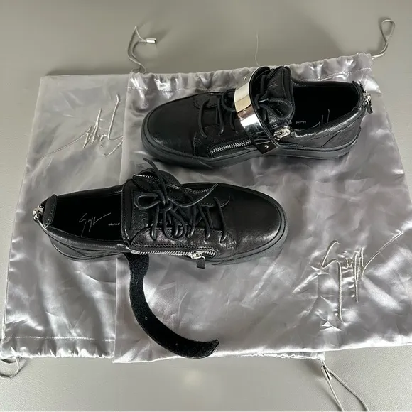 Giuseppe Zanotti Homme Single Clasp Buckle Low Top Black Leather Sneakers